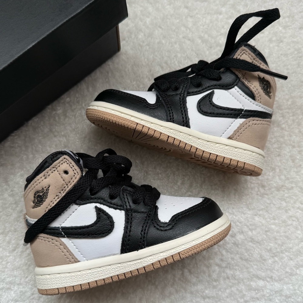Nike Air Jordan Baby Sneakers "Latte" - Picture 2 of 9